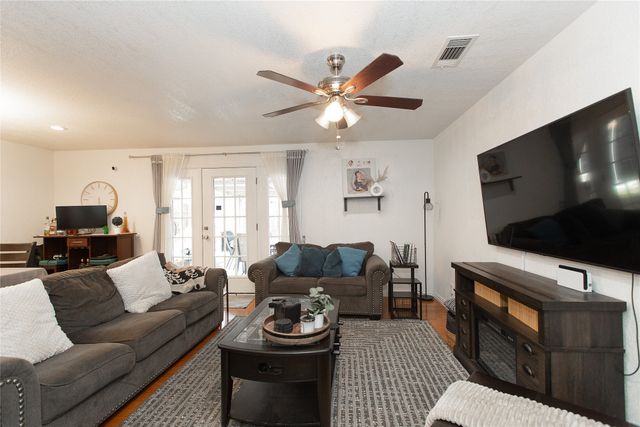 11850 High Valley Drive, Dallas, TX 75234