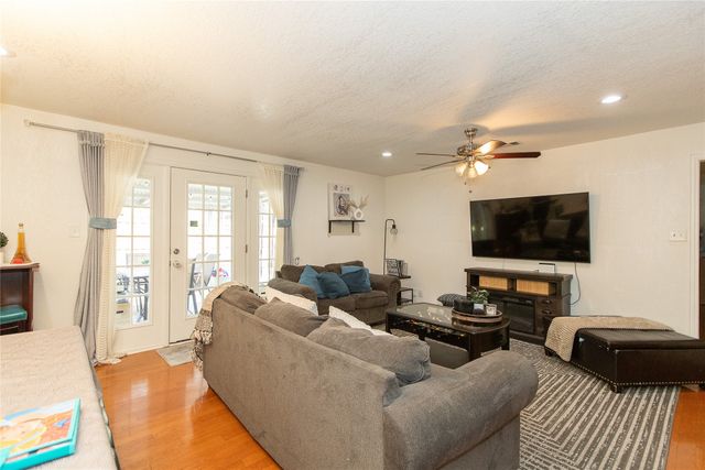 11850 High Valley Drive, Dallas, TX 75234