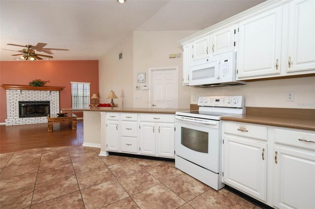 610 YORKTOWN DRIVE, Leesburg, FL 34748