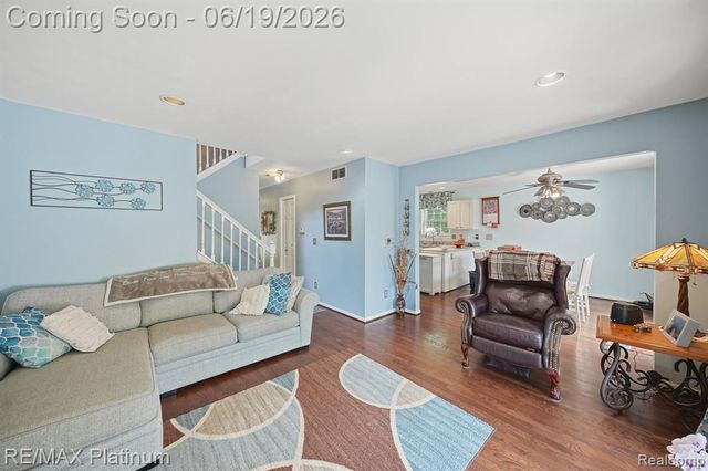 1321 Glen Oak Drive, Holly, MI 48442