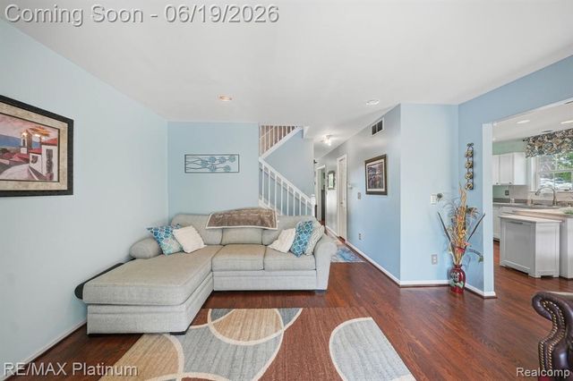 1321 Glen Oak Drive, Holly, MI 48442