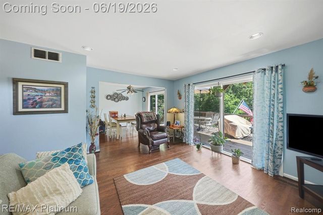 1321 Glen Oak Drive, Holly, MI 48442