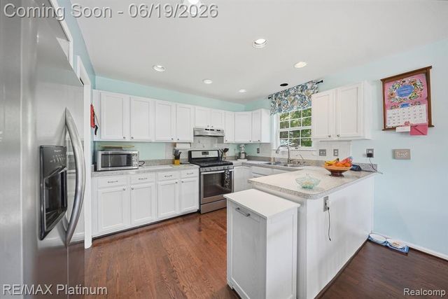 1321 Glen Oak Drive, Holly, MI 48442