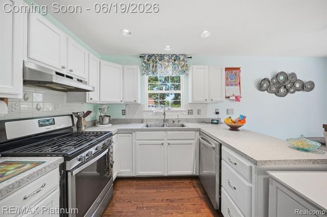 1321 Glen Oak Drive, Holly, MI 48442