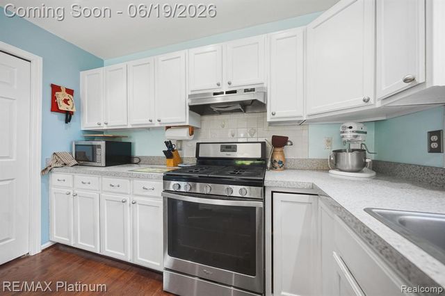1321 Glen Oak Drive, Holly, MI 48442