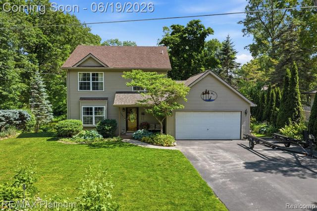 1321 Glen Oak Drive, Holly, MI 48442
