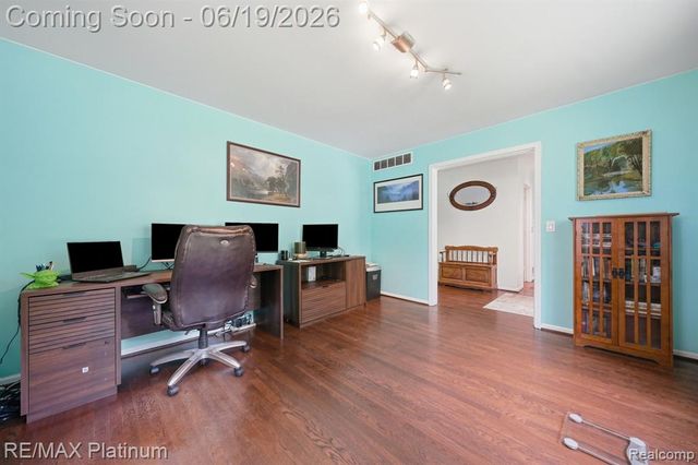 1321 Glen Oak Drive, Holly, MI 48442