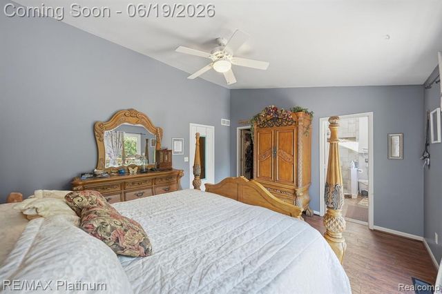 1321 Glen Oak Drive, Holly, MI 48442