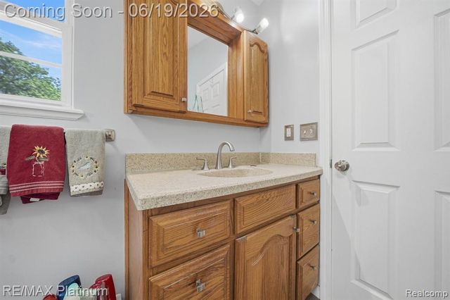 1321 Glen Oak Drive, Holly, MI 48442