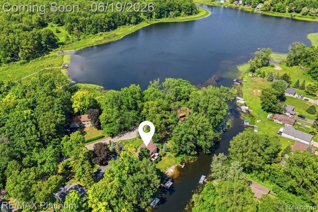 1321 Glen Oak Drive, Holly, MI 48442
