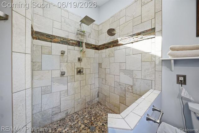 1321 Glen Oak Drive, Holly, MI 48442