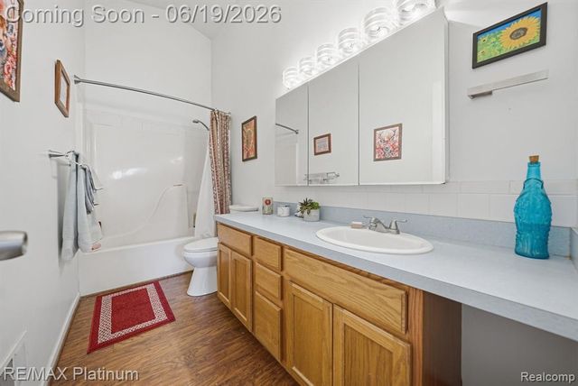 1321 Glen Oak Drive, Holly, MI 48442