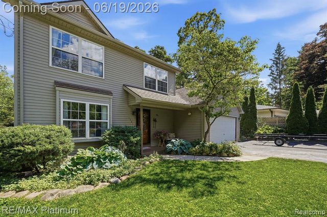 1321 Glen Oak Drive, Holly, MI 48442