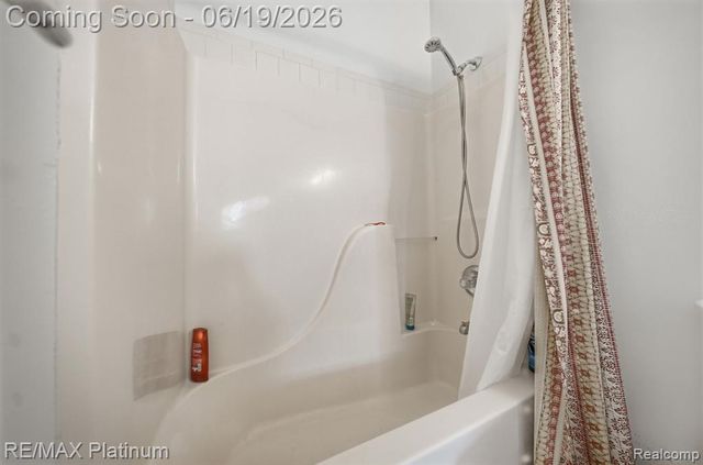 1321 Glen Oak Drive, Holly, MI 48442