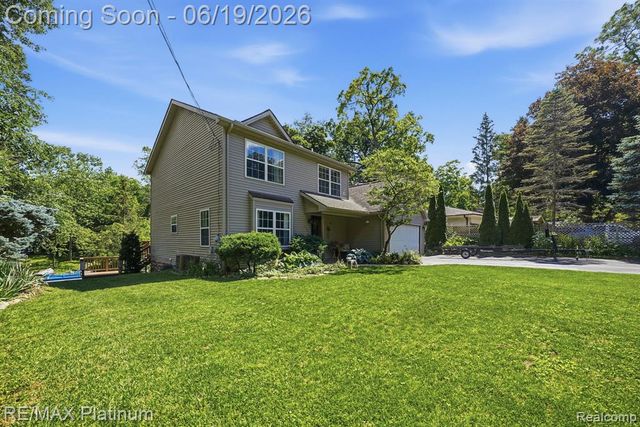 1321 Glen Oak Drive, Holly, MI 48442