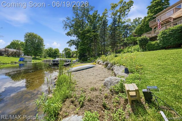 1321 Glen Oak Drive, Holly, MI 48442