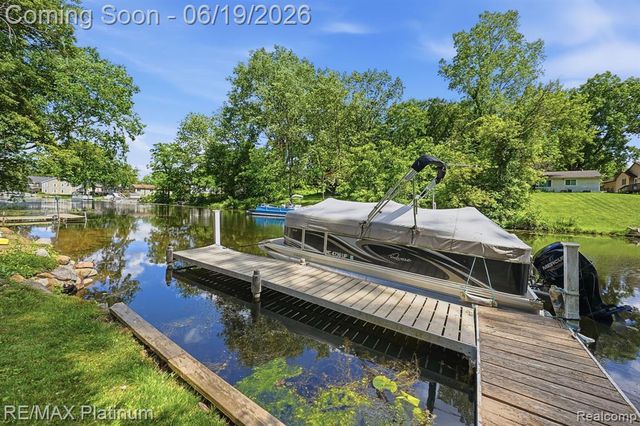 1321 Glen Oak Drive, Holly, MI 48442