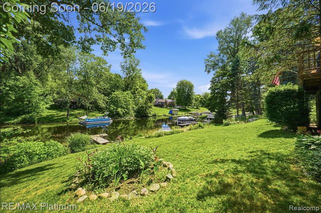 1321 Glen Oak Drive, Holly, MI 48442