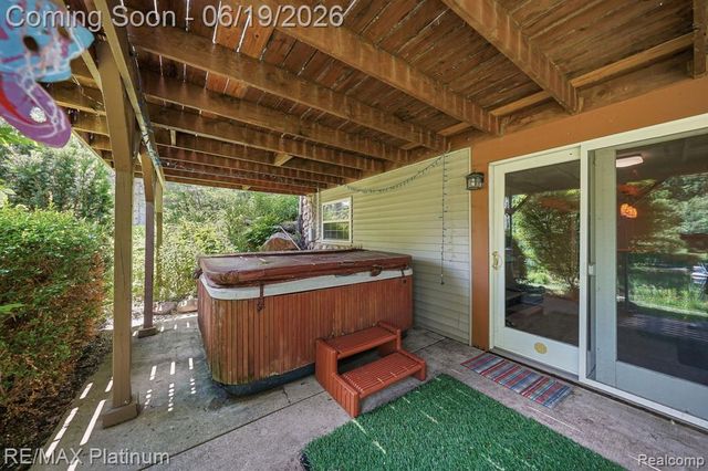 1321 Glen Oak Drive, Holly, MI 48442