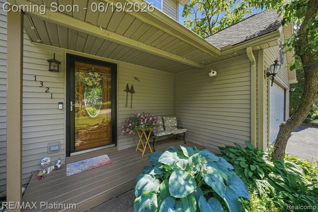 1321 Glen Oak Drive, Holly, MI 48442