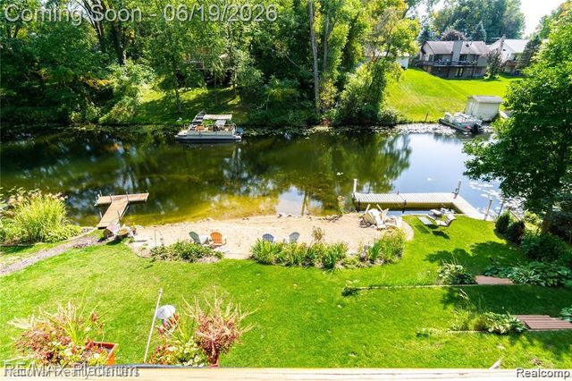 1321 Glen Oak Drive, Holly, MI 48442