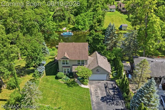 1321 Glen Oak Drive, Holly, MI 48442