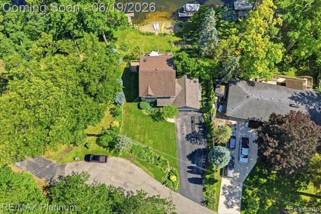 1321 Glen Oak Drive, Holly, MI 48442