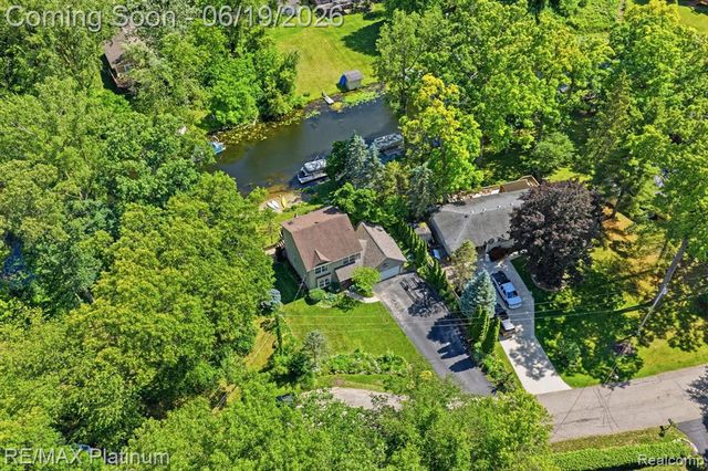 1321 Glen Oak Drive, Holly, MI 48442