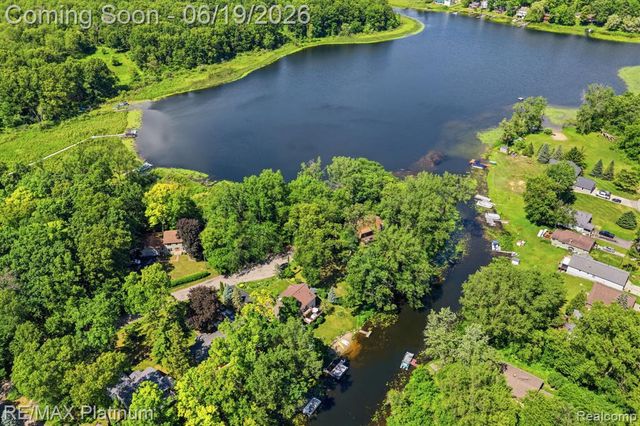 1321 Glen Oak Drive, Holly, MI 48442