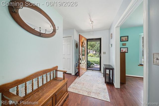1321 Glen Oak Drive, Holly, MI 48442