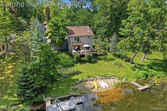 1321 Glen Oak Drive, Holly, MI 48442