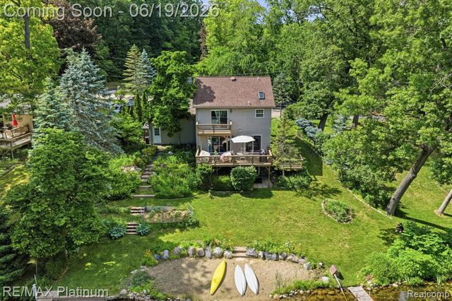 1321 Glen Oak Drive, Holly, MI 48442