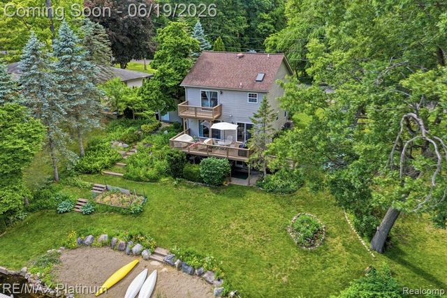 1321 Glen Oak Drive, Holly, MI 48442