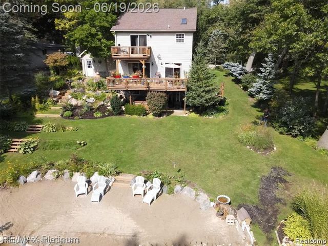 1321 Glen Oak Drive, Holly, MI 48442