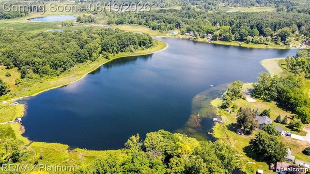 1321 Glen Oak Drive, Holly, MI 48442