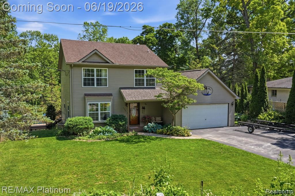 1321 Glen Oak Drive, Holly, MI 48442