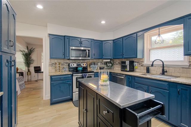 636 Sheidley Avenue, Bonner Springs, KS 66012