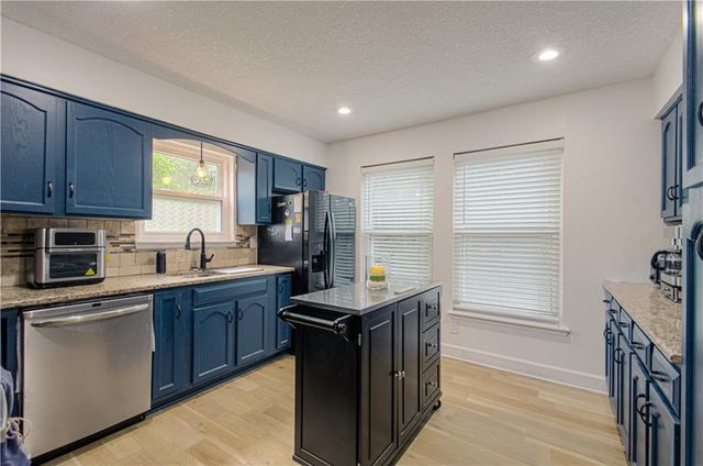 636 Sheidley Avenue, Bonner Springs, KS 66012