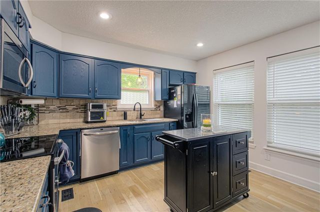 636 Sheidley Avenue, Bonner Springs, KS 66012