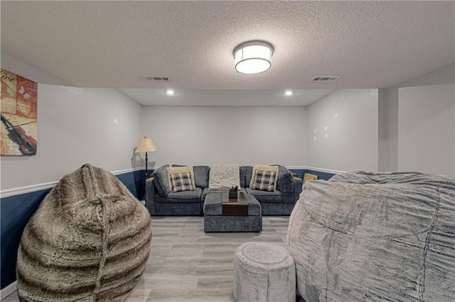 636 Sheidley Avenue, Bonner Springs, KS 66012