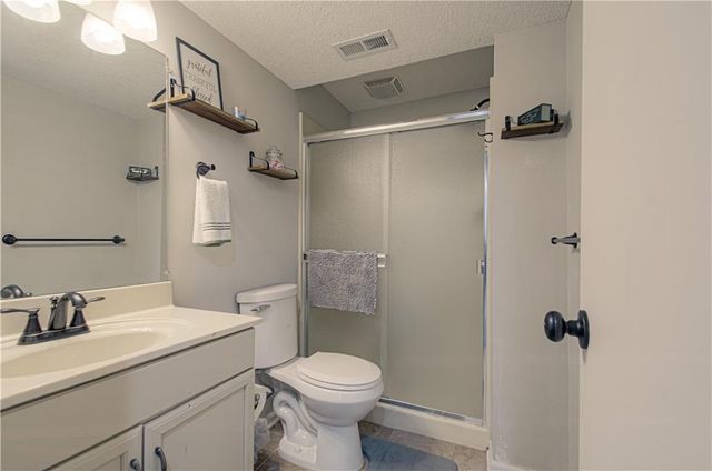 636 Sheidley Avenue, Bonner Springs, KS 66012
