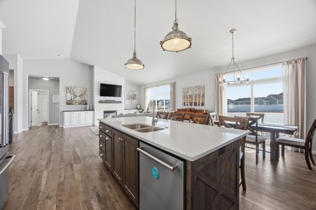 4209 Bristlecone Loop S, Fargo, ND 58104