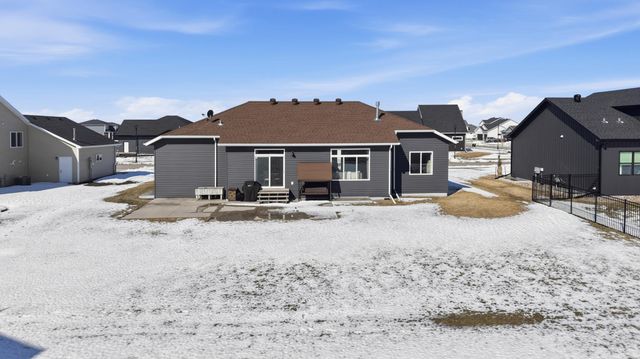 4209 Bristlecone Loop S, Fargo, ND 58104