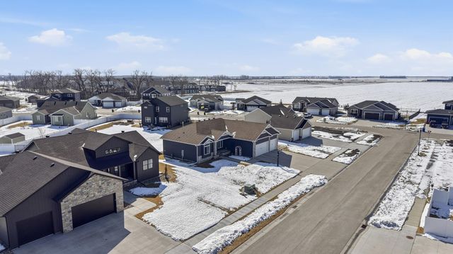 4209 Bristlecone Loop S, Fargo, ND 58104