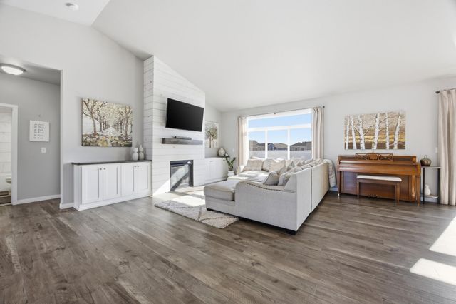 4209 Bristlecone Loop S, Fargo, ND 58104