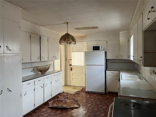 4512 Terrace Street, Kansas City, MO 64111