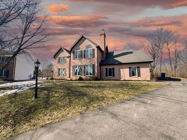 3807 Waxwing Court, Valparaiso, IN 46383