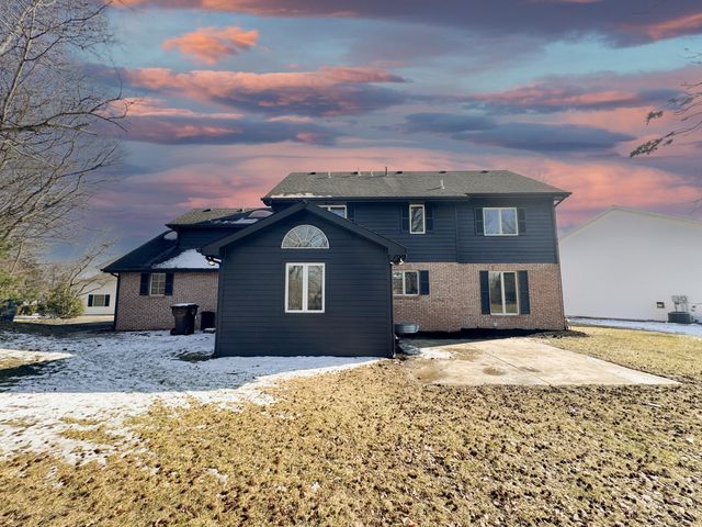 3807 Waxwing Court, Valparaiso, IN 46383