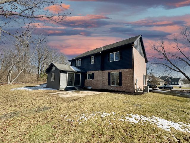 3807 Waxwing Court, Valparaiso, IN 46383