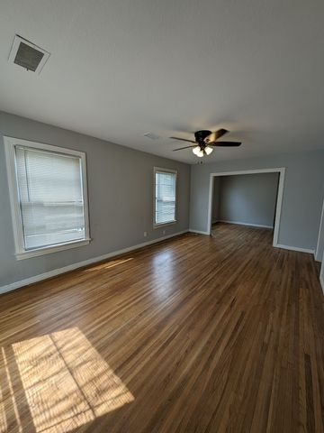 3127 Ouida Avenue, Dallas, TX 75211